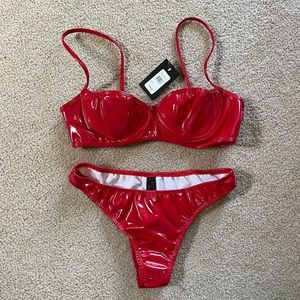 Red Fredricks of Hollywood bra and underwear set size M (both pieces)